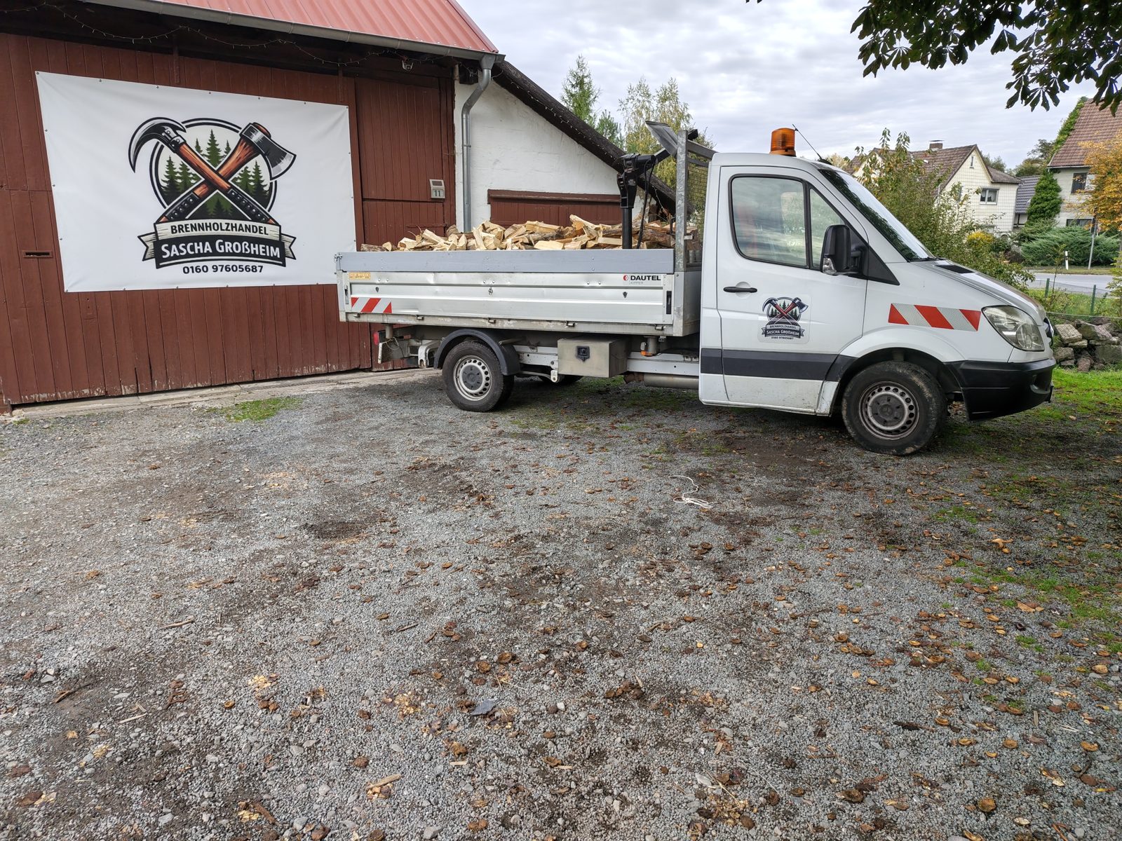 Unser Transporter für die Brennholz-Lieferung