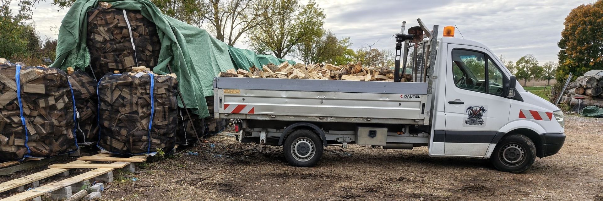 Unser Transporter mit Brennholz