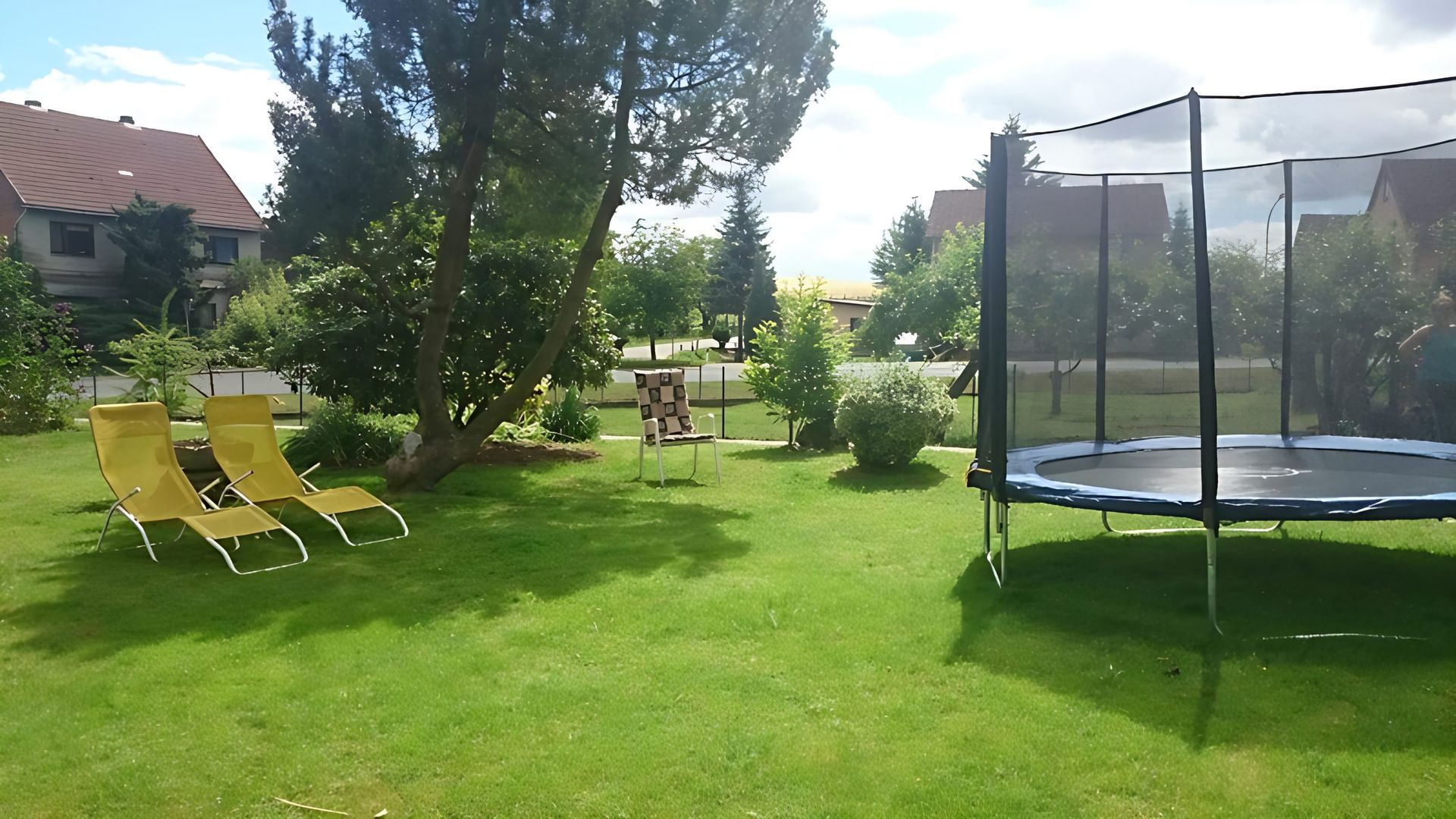 Garten und Wiese am Hof